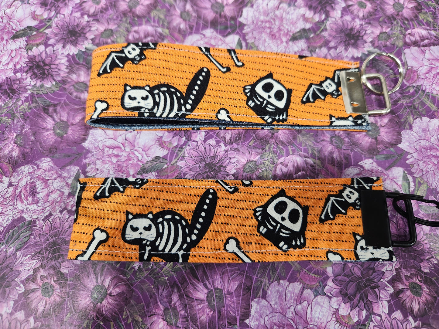 Glow-in-the-Dark Halloween Wristlets