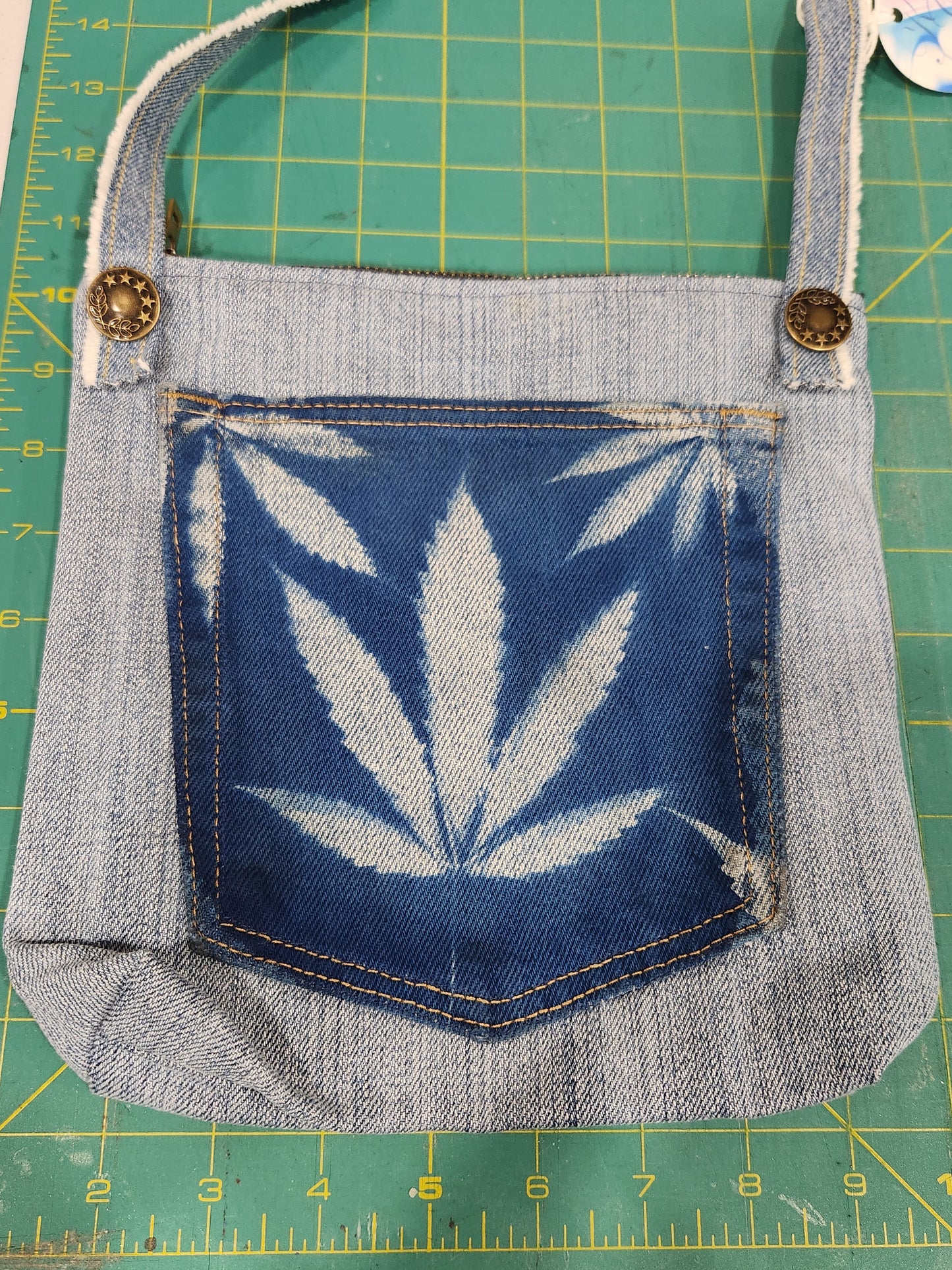 Cannabis Leaf Shoulder Bag